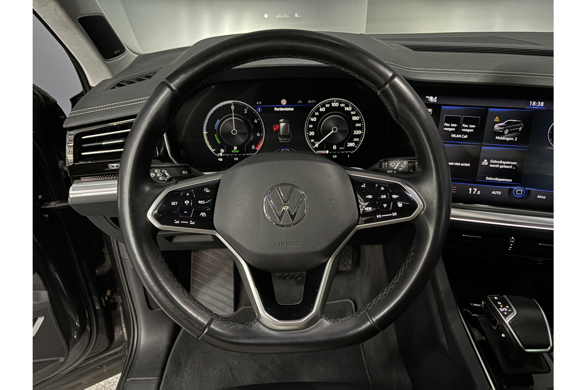 43595093-12.jpg